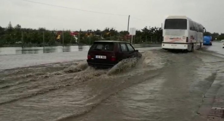 Konya ve ilçelerinde etkili olan sağanak yağış sonrası çalışmalar devam ediyor