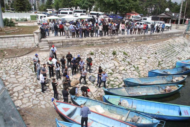 Beyşehir Gölü’nde yeni balık av sezonu dualarla açıldı