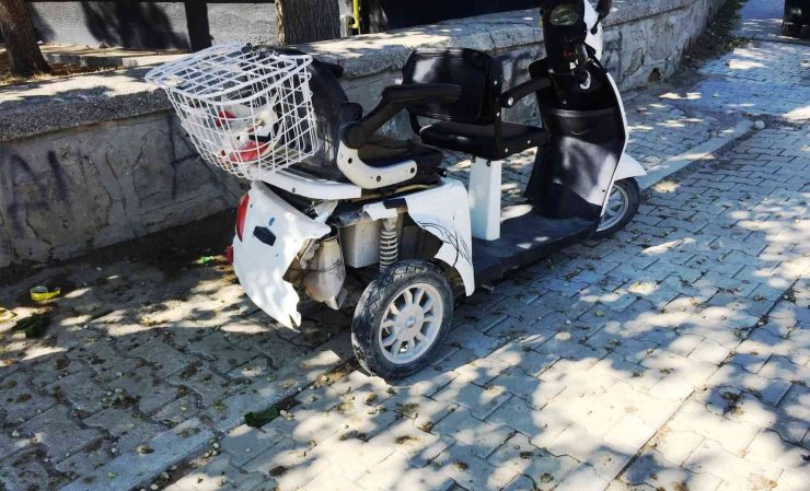 Konya’da elektrikli bisiklet ile otomobil çarpıştı: 2 yaralı