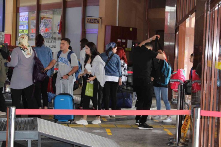 Eskişehir otobüs terminalinde hareketlilik