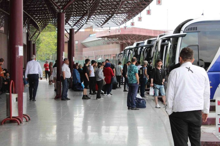 Eskişehir otobüs terminalinde hareketlilik