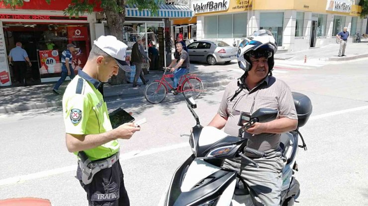 Trafikte kask ve emniyet kemeri denetimleri sürüyor