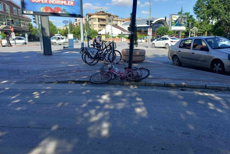 Hırsızlıktan aranan şüpheli kendisini durduran polise bıçakla saldırdı