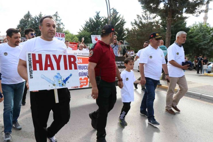 Uyuşturucuyla mücadelede farkındalık için yürüdüler