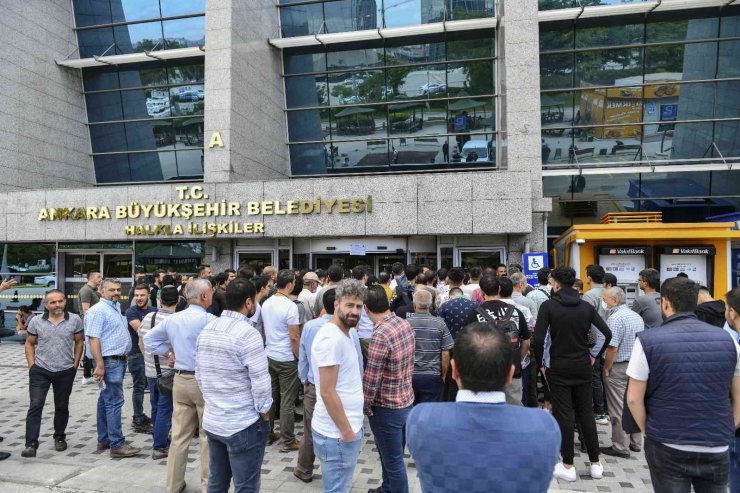 Ankara’da toplu taşıma araçlarında unutulan eşyalar satışa sunuldu