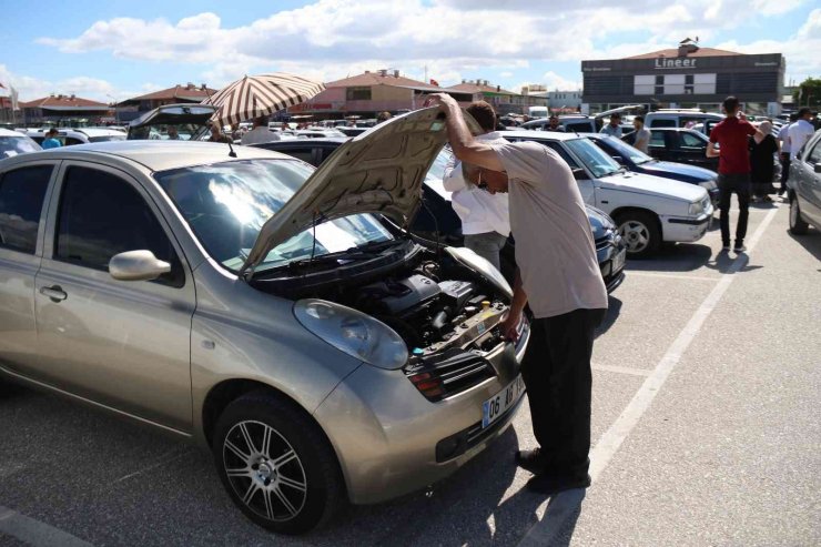 İkinci el oto pazarında bayram hareketliliği başladı