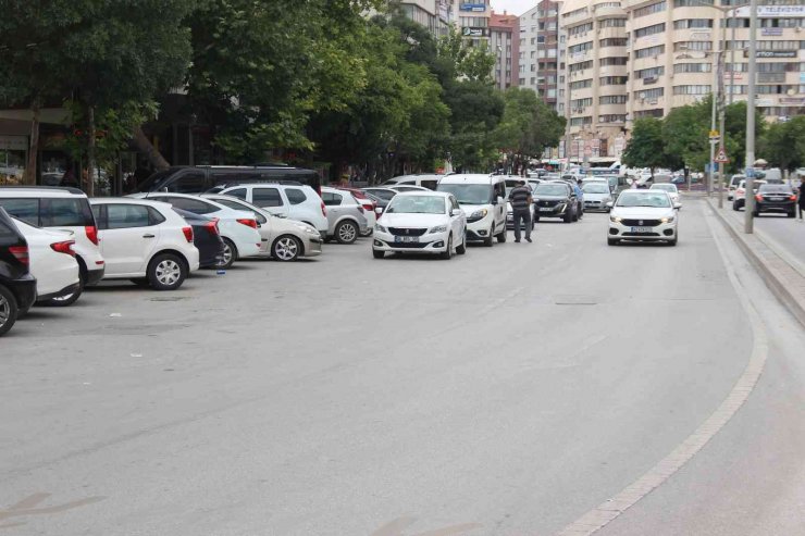 Konya’da ışık ihlali yapan yayalar havadan dron ile uyarıldı ve denetlendi