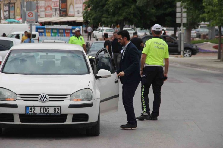 Konya’da ışık ihlali yapan yayalar havadan dron ile uyarıldı ve denetlendi