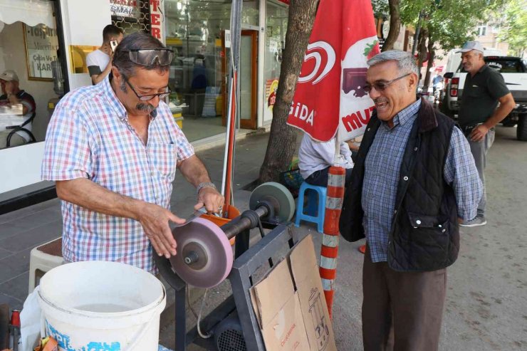 Aksaray’da bıçakçıların kurban mesaisi başladı