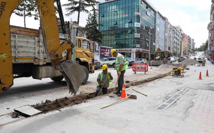 Konya Büyükşehir Beyşehir’de 10 kilometre su şebeke ıslahı gerçekleştiriyor