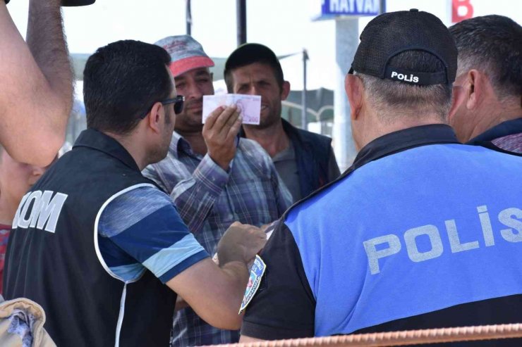 Konya polisi kurban satıcılarını dolandırıcı ve kalpazanlara karşı uyardı