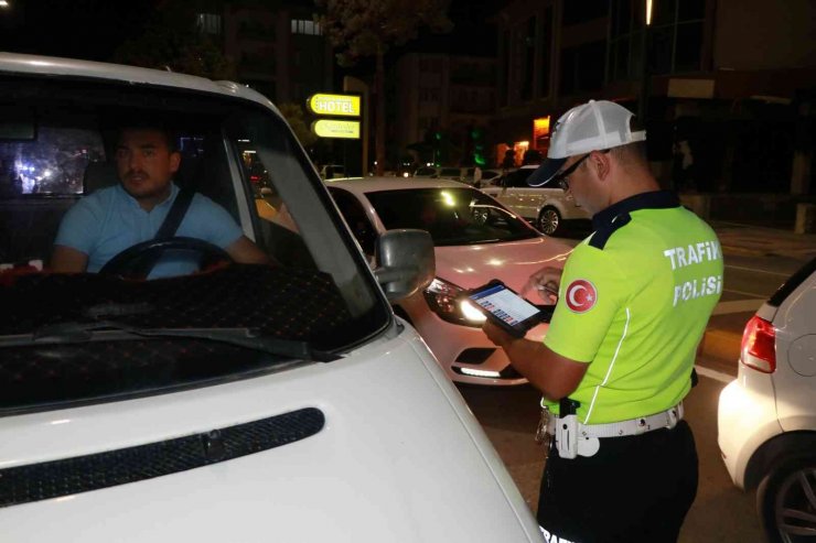 Aksaray’da polisin bayram denetimleri sürüyor