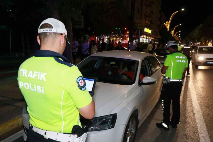 Aksaray’da polisin bayram denetimleri sürüyor