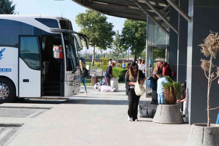 Bayram tatilinin ardından otogarda dönüş yoğunluğu