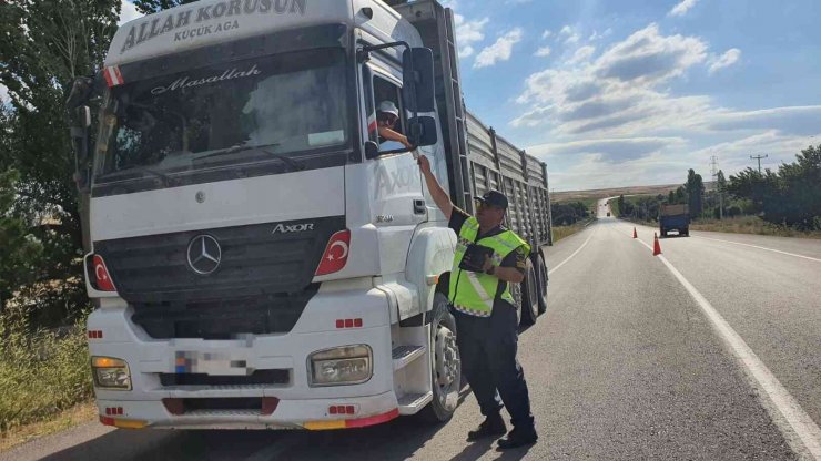 Jandarmadan yük araçlarına yönelik denetim