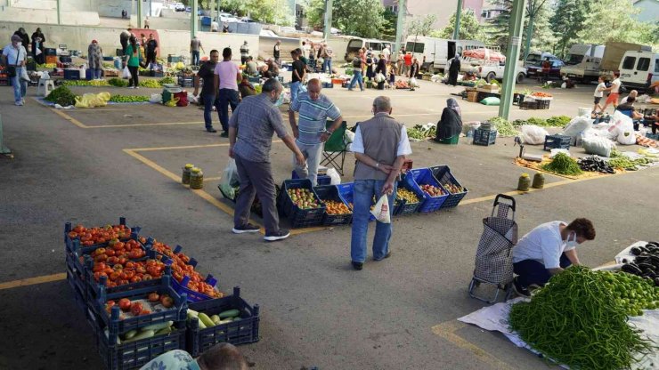 Köylü pazarında üreticiden tüketiciye taze sebze ve meyve