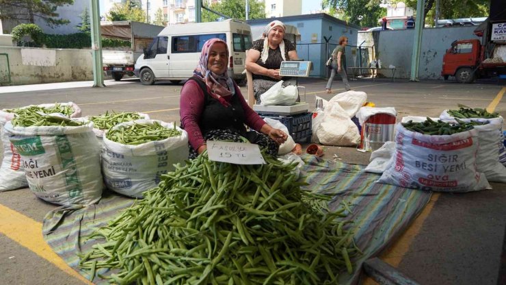 Köylü pazarında üreticiden tüketiciye taze sebze ve meyve