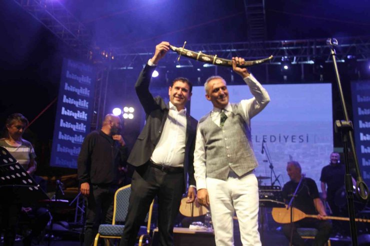 Ünlü sanatçı Yavuz Bingöl Konya’da konser verdi