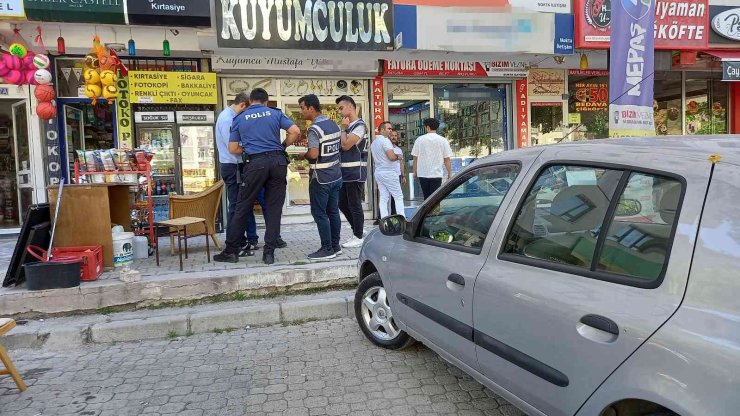 Döviz bozdurma bahanesiyle kuyumcudan 100 bin lira çaldılar