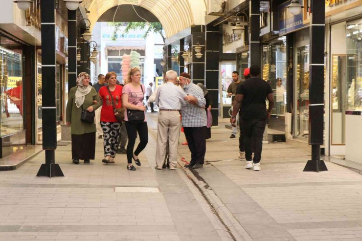 Tayvan gerilimi dövizden altına dönüşü etkiledi