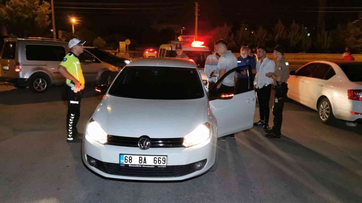 Denetimden kaçmak için ters şeride girdi, yakalanınca aday sürücü ve alkollü olduğu ortaya çıktı