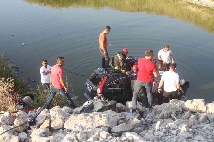 Kontrolden çıkan cip sulama kanalına uçtu: 1 ölü, 3 yaralı