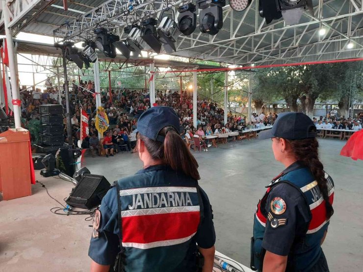 Festivalde sahneye çıkan jandarma 2 bin kişiye KADES eğitim verdi