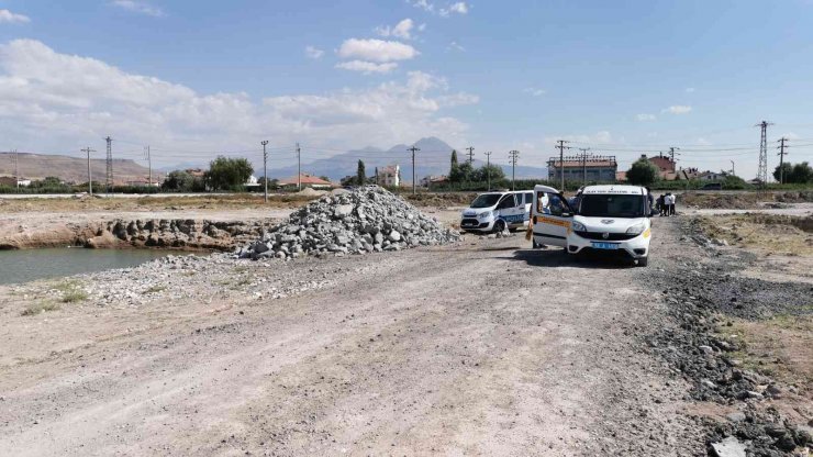 Boğulma tehlikesi geçiren çocuğun kalbi durdu, hastanede hayata döndürüldü