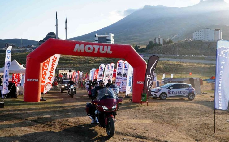 Gökyüzüne en yakın festival Erciyes Motofest başladı