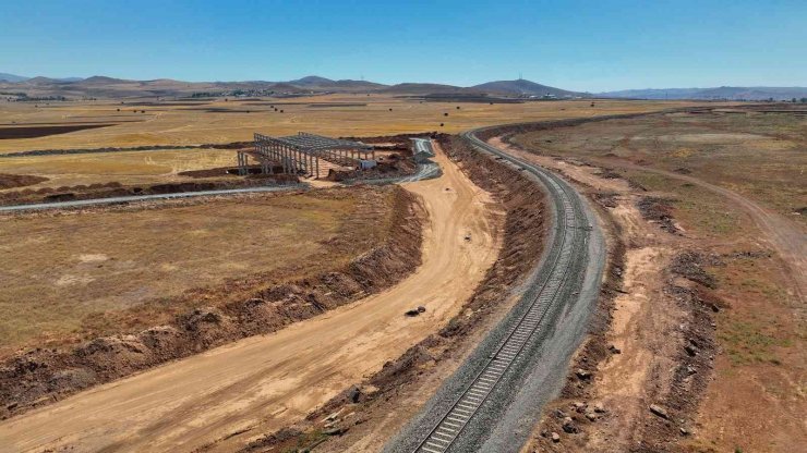 Binlerce kişiye iş imkanı sunacak fabrikalar bir bir yükseliyor