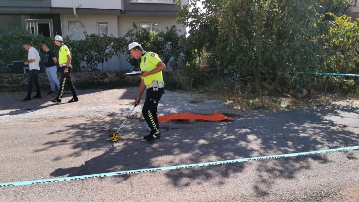 Geri geri gelen kamyonun ezdiği yaşlı kadın öldü