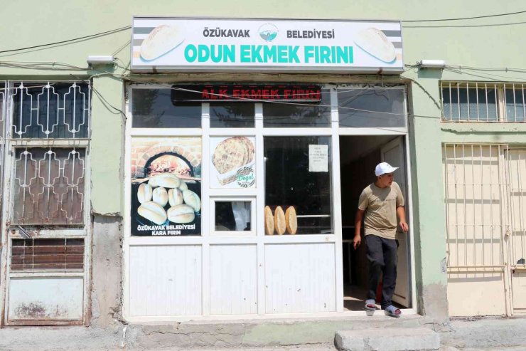 Günlük 3 bin ekmek üretiliyor, 200 gram ekmek 3 liradan satışa sunuluyor