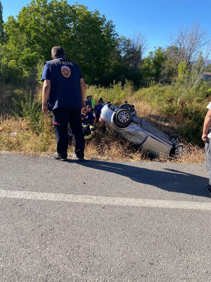 Konya’da otomobil şarampole devrildi: 2 yaralı