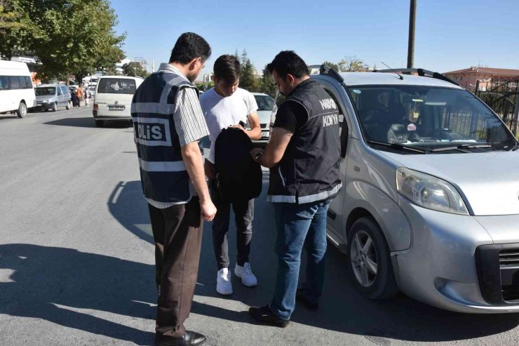 Okulların ilk gününde polis ekipleri güvenli eğitim denetimi yaptı