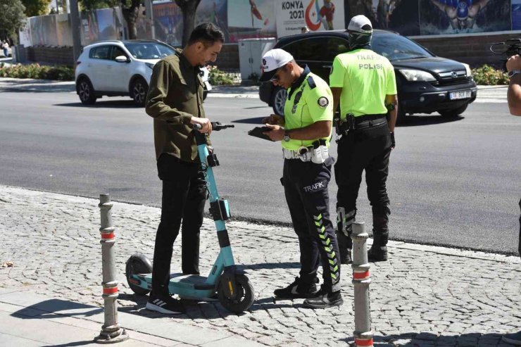 Konya’da elektrikli scooter sürücüleri denetlendi