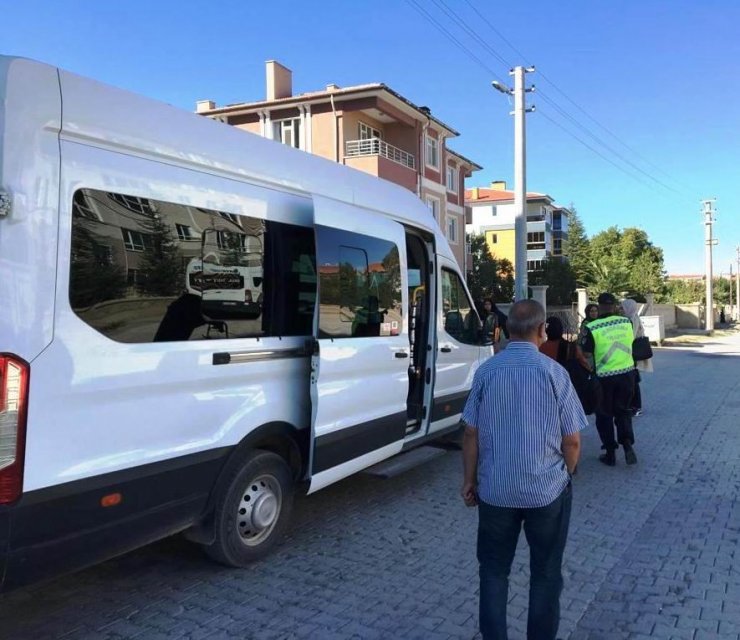 Kulu’da jandarma ve trafik polis ekipleri servis araçlarını denetledi