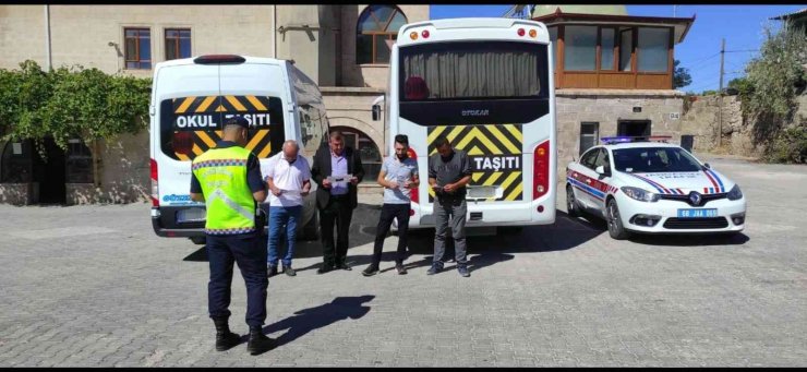 Aksaray’da trafik jandarmasından okul servislerine sıkı denetim