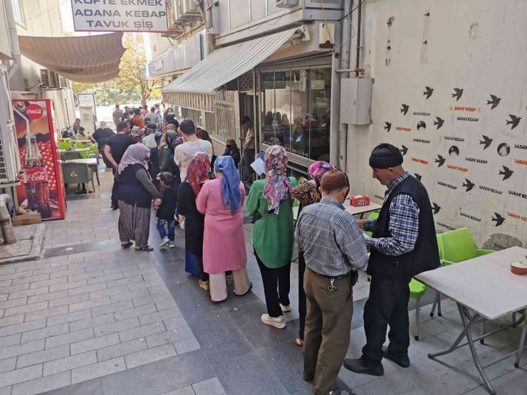 Aksaray’da banka önlerinde TOKİ kuyruğu