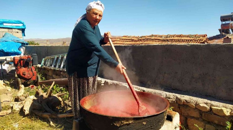 Bin bir zahmetle yapılıyor, kışın afiyetle tüketiliyor