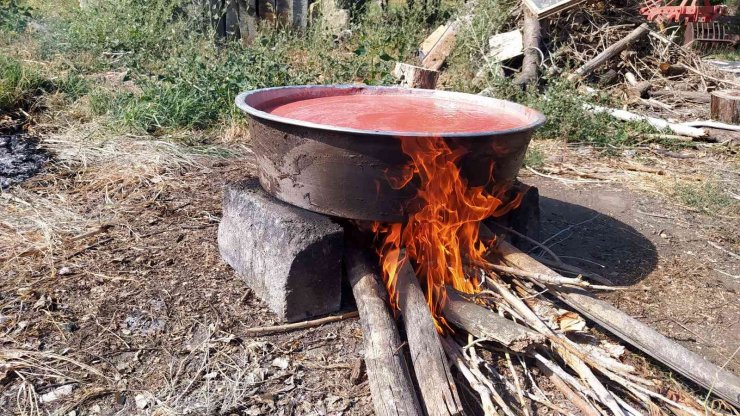 Bin bir zahmetle yapılıyor, kışın afiyetle tüketiliyor