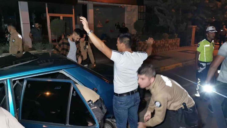 Polisin alkollü sürücü ile imtihanı: Alkolmetreyi üflemek istemedi, cezayı duyunca ikna oldu