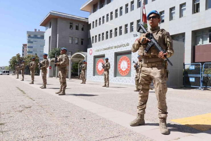 Cinayet şüphelileri komandolar eşliğinde adliyeye sevk edildi