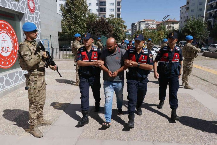 Cinayet şüphelileri komandolar eşliğinde adliyeye sevk edildi