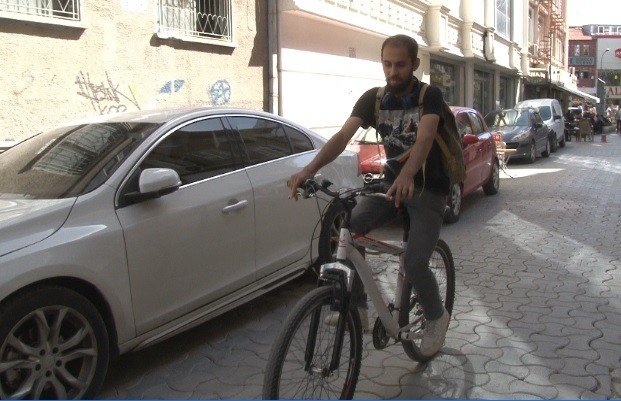 Polisin ele geçirdiği çalıntı bisikletler sahiplerine teslim edildi