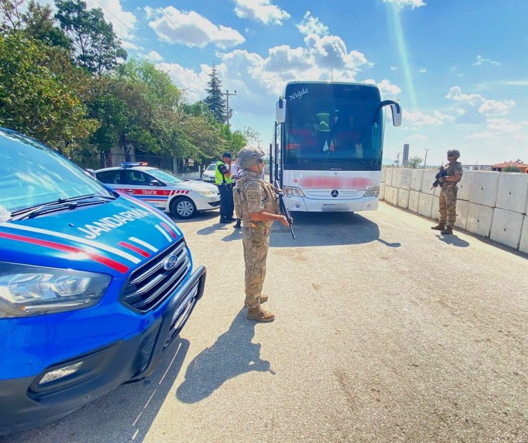 Aksaray’da jandarma komandolar yollarda