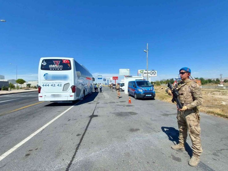 Aksaray’da jandarma komandolar yollarda