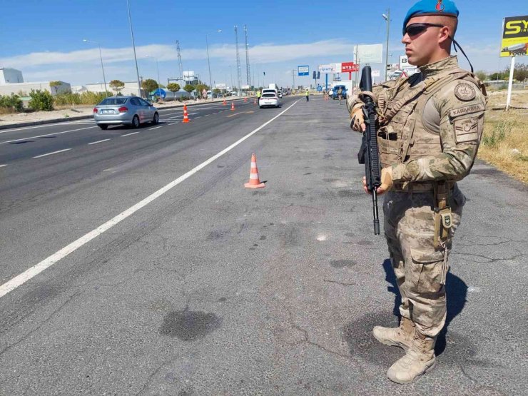 Aksaray’da jandarma komandolar yollarda