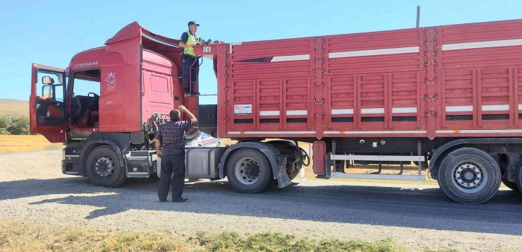 Aksaray’da jandarmadan tonajlı araç denetimi