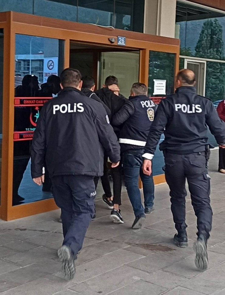 Konya’da uyuşturucu tacirlerine operasyon: 6 gözaltı