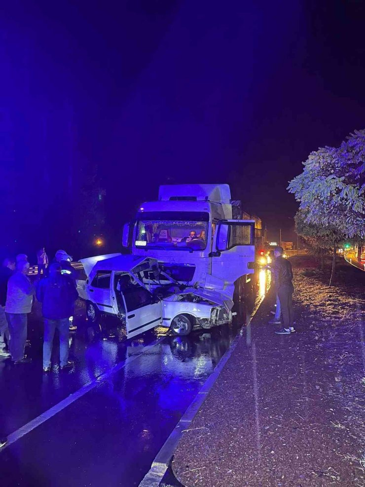 Konya’da otomobil ile tır çarpıştı: 1 ölü, 1 yaralı